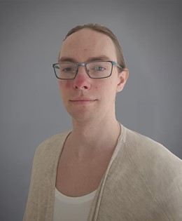 Axel vit blus grå bakgrund
